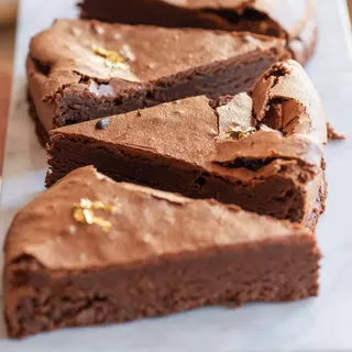 Tarta De Chocolate Con Un Toque De Pan De Oro (SG)