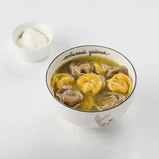 Пельмени цветные с бульоном