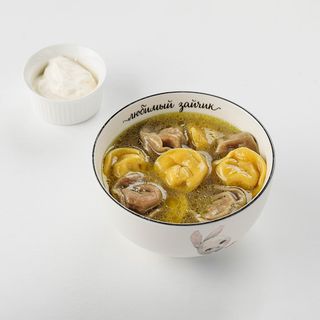 Пельмени цветные с бульоном