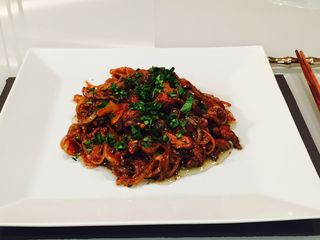 Vitello saltato con cipolle