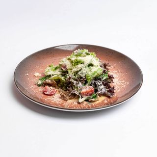 Салат мікс з помидорами Чері та сиром Грана Падано