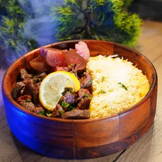 Pastrama de Oaie la Ceaun cu Mamaliga, Muraturi si Usturoi