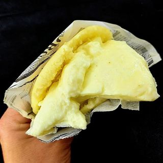 Arepa De Queso De Mano