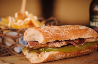 Bocadillo Lomo Adobado