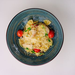 Паста с курицей и грибами 