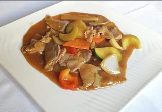 Manzo bambu e funghi