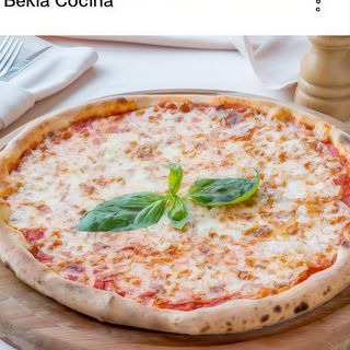 Pizza De Jamón Y Queso (33 Cm.)