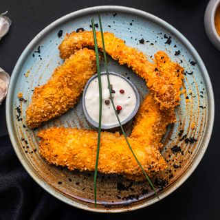 Пилешки филенца
с панко с млечен сос (200г)