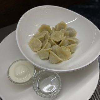 Пельмені зі свини та яловичини відварні (200/50/15г)