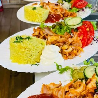 Kebab la farfurie cu orez