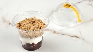 ბერძნული იოგურტი მოცვის უშაქრო ჯემით