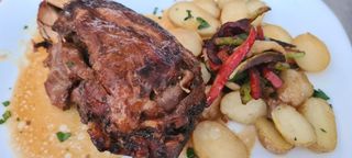 Codillo En Su Salsa (Ración)