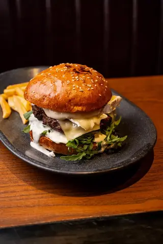 4 Сыра Бургер/ 4 Cheeses Burger