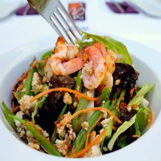 Ensalada De Papaya Verde Y Langostinos