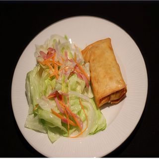 Ensalada China con Rollo de Primavera