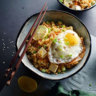Wok nasi goreng pollo