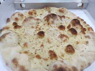Focaccia olio, sale ed origano