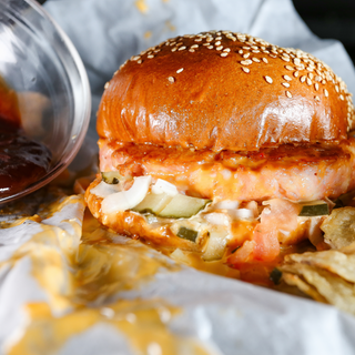 BARBACOA SPLASH BURGER DE POLLO con PATATAS FRITAS