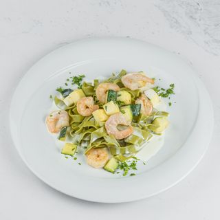 Zeleni rezanci s kozicama i tikvicama