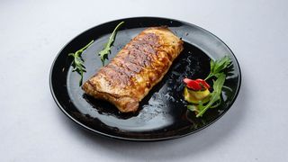 Crown vešalica u skrami