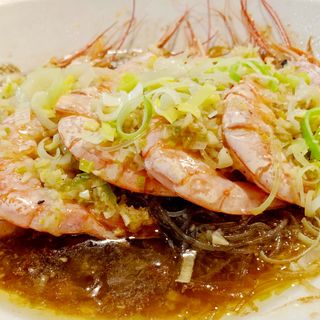 Langostinos al ajillo con fideos al vapor 