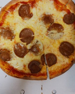 Pizza con würstel