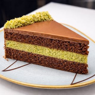 Pistachio khunafa cake