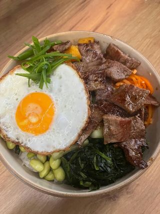 Bibimbap z wołowiną
