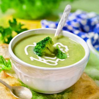 Крем супа от броколи със синьо сирене