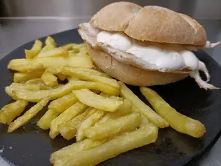 Montadito De Pollo Con Alioli