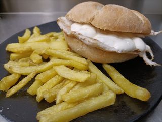 Montadito De Pollo Con Alioli