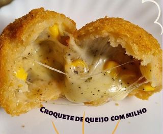 Bolinha de Queijo com Milho