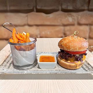 Burger din năut și sfeclă roșie