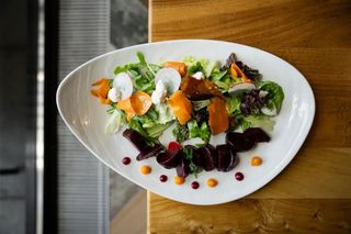 Салат с глазированной свеклой