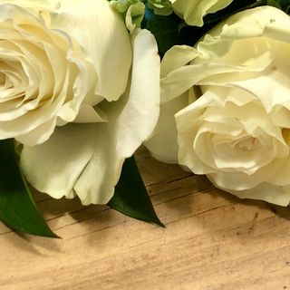 Ramo de 12 rosas blancas