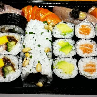 Sushi 25 . 