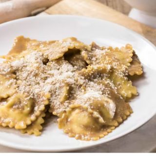 Ravioli di Brasato con crema de parmesano 