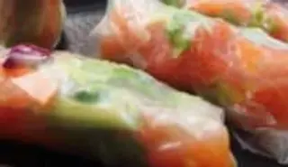108. Rollitos De Salmón Vietnamita (2 Uds.)