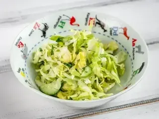 ДМ Салат з молодої капусти з огірком та домашньою олією (125g)