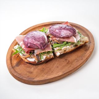 Oua posate in vin rosu