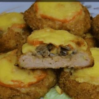 Kotlet mielony z wieprzowiny, moreli i serem