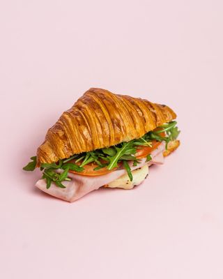Croissant De Jamón Y Queso