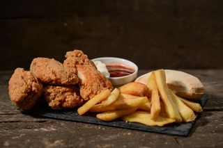 Meniu aripioare picante + cartofi prajiti