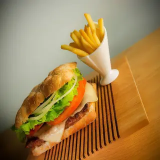 Hamburguesa 4x4 con Beicon Y Queso