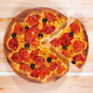 Focaccia barese intera