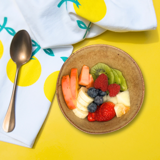 Fruta com Iogurte Grego e Mel