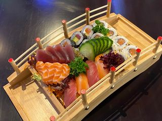 86.- Combinado Atún y Salmón (15 Uds.)