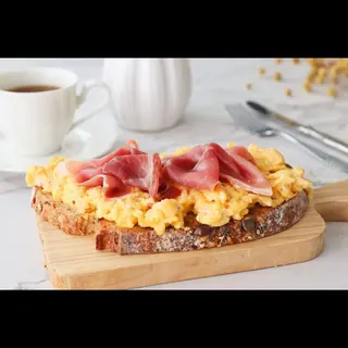 Tostada huevos revueltos + Jamón Teruel
