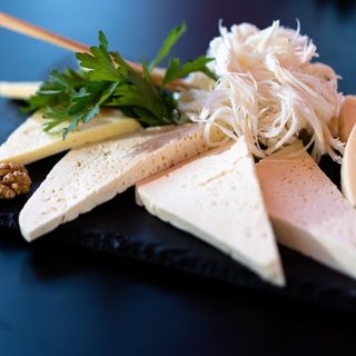 ქართული ტრადიციული ყველის ასორტი