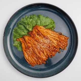 Грибы Эноки в остро-сладком соусе